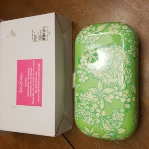 New Lilly Pulitzer green and white plastic clutch